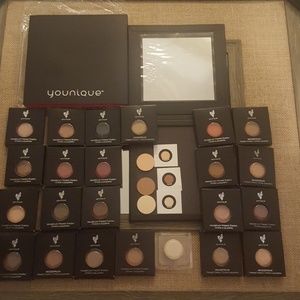 Younique pressed shadows/25 palette/nib